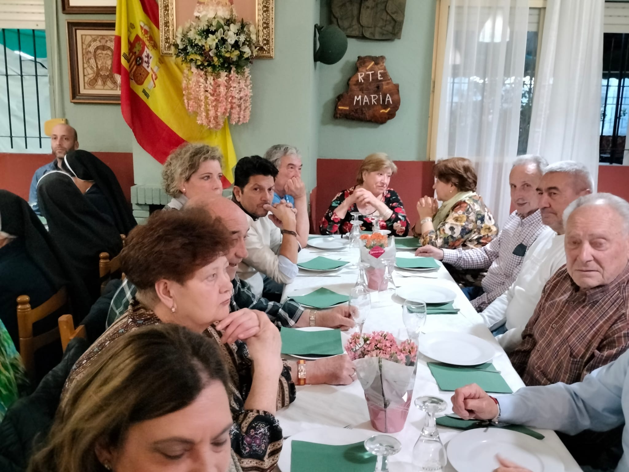 fotografia de la cena benefica a favor de las hermanas franciscanas