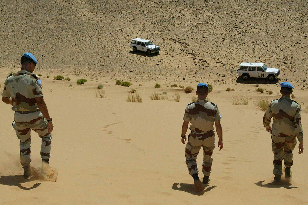 IMAGEN DE UNA MISION DE PARACAIDISTAS EN ANGOLA